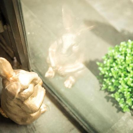 The Rabbit'S Hole Hostel 曼谷 外观 照片
