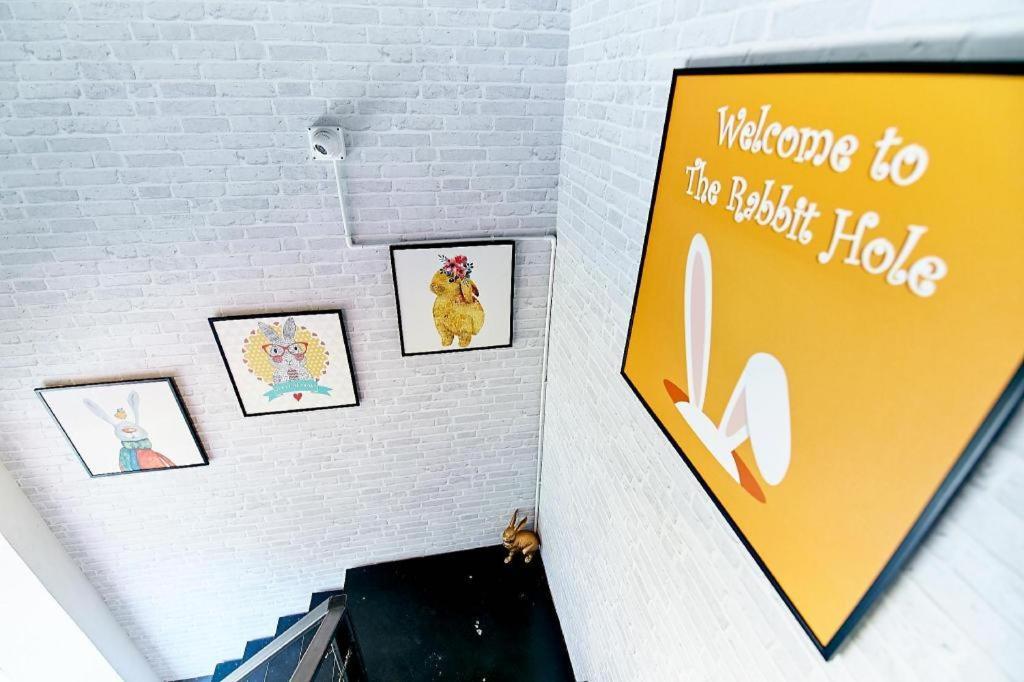 The Rabbit'S Hole Hostel 曼谷 外观 照片