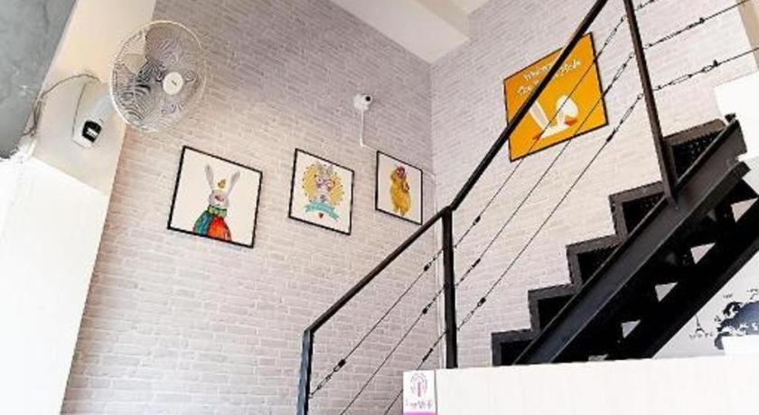 The Rabbit'S Hole Hostel 曼谷 外观 照片