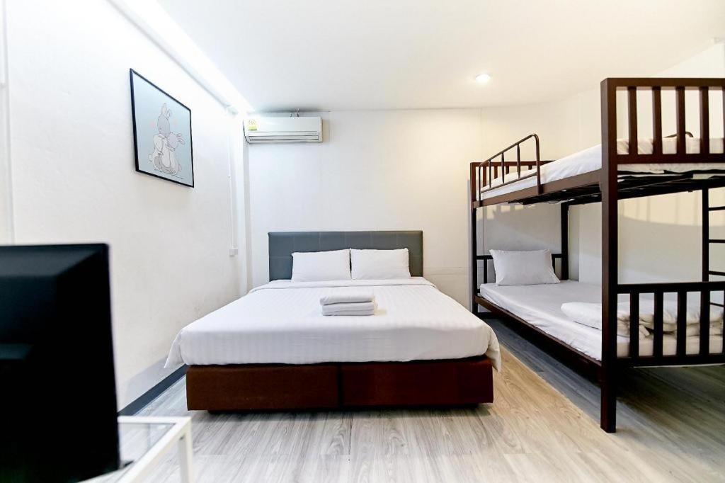 The Rabbit'S Hole Hostel 曼谷 外观 照片