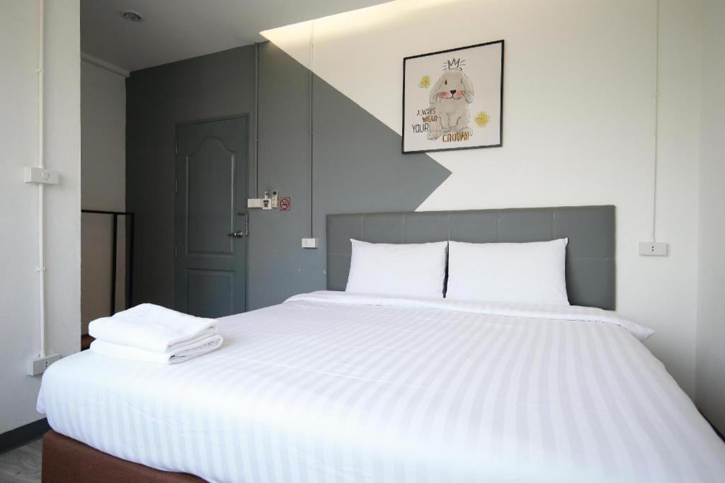The Rabbit'S Hole Hostel 曼谷 外观 照片