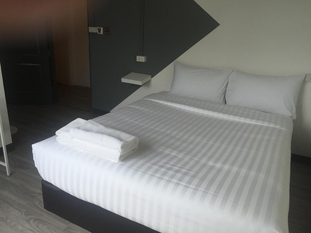 The Rabbit'S Hole Hostel 曼谷 外观 照片
