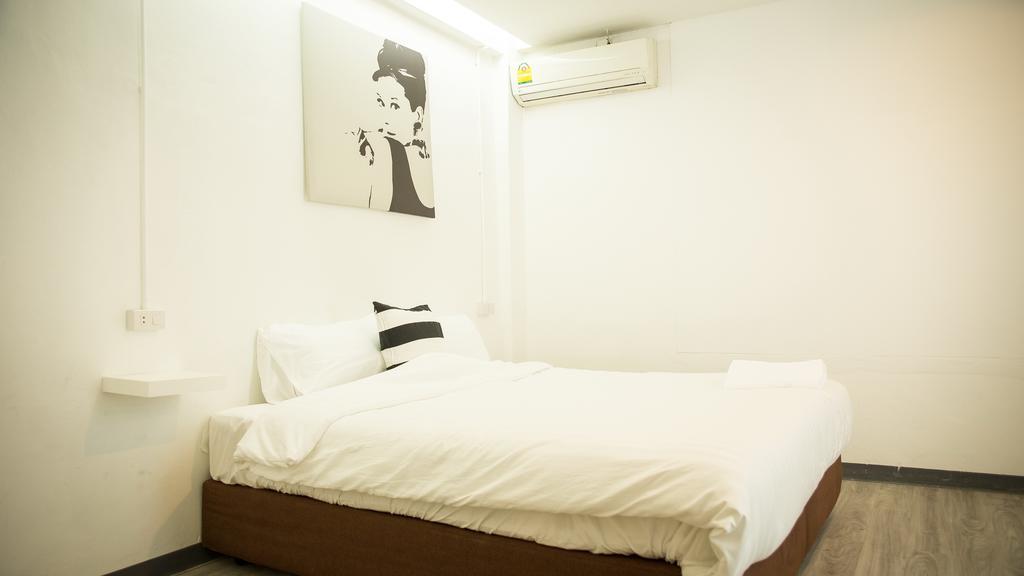 The Rabbit'S Hole Hostel 曼谷 外观 照片