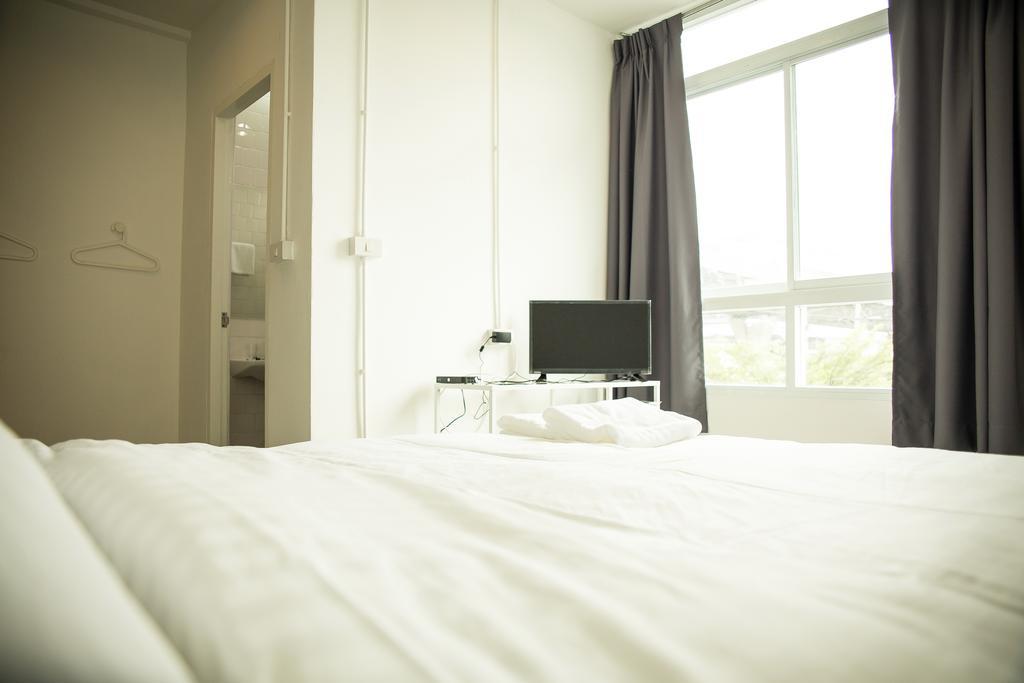 The Rabbit'S Hole Hostel 曼谷 外观 照片