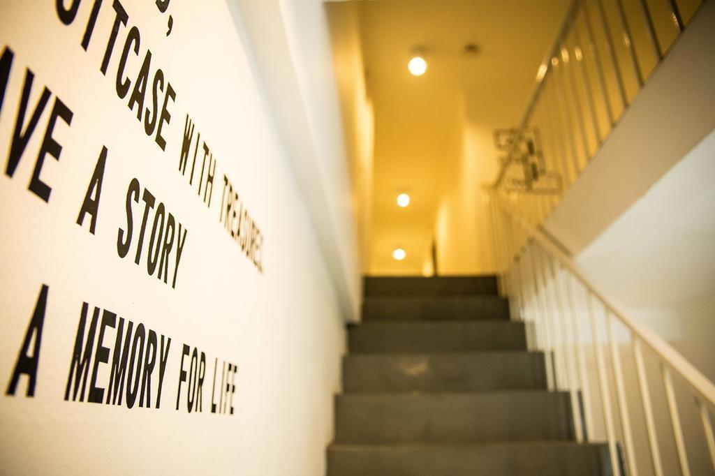 The Rabbit'S Hole Hostel 曼谷 外观 照片